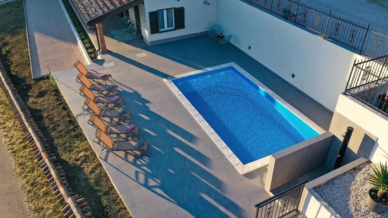 Villa Kristina - Swimming Pool, Dolenja Vas - Istra Croatia