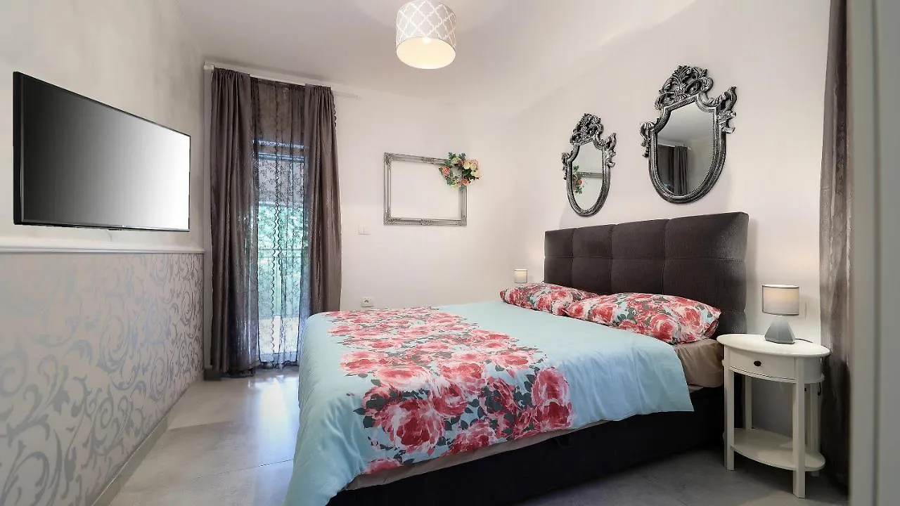 Villa Kristina - Swimming Pool, Dolenja Vas - Istra 0*,  Croatia